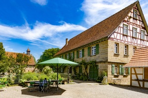 Bauernhaus aus Schönenberg und Scheune aus Bühlerzimmern