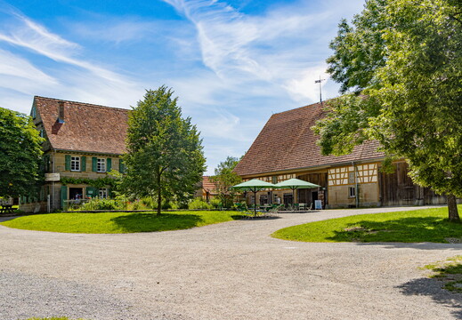 Bauernhaus aus Schönenberg und Scheune aus Bühlerzimmern