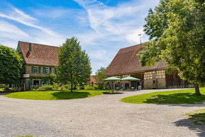 Bauernhaus aus Schönenberg und Scheune aus Bühlerzimmern