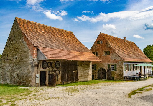 Weinbauernhaus aus Verrenberg und Scheune aus Möhring